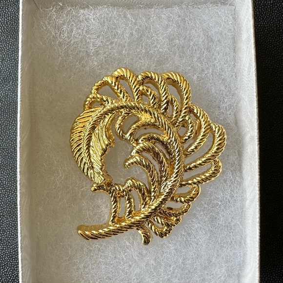 Gold plated pin - Picture 1 of 3